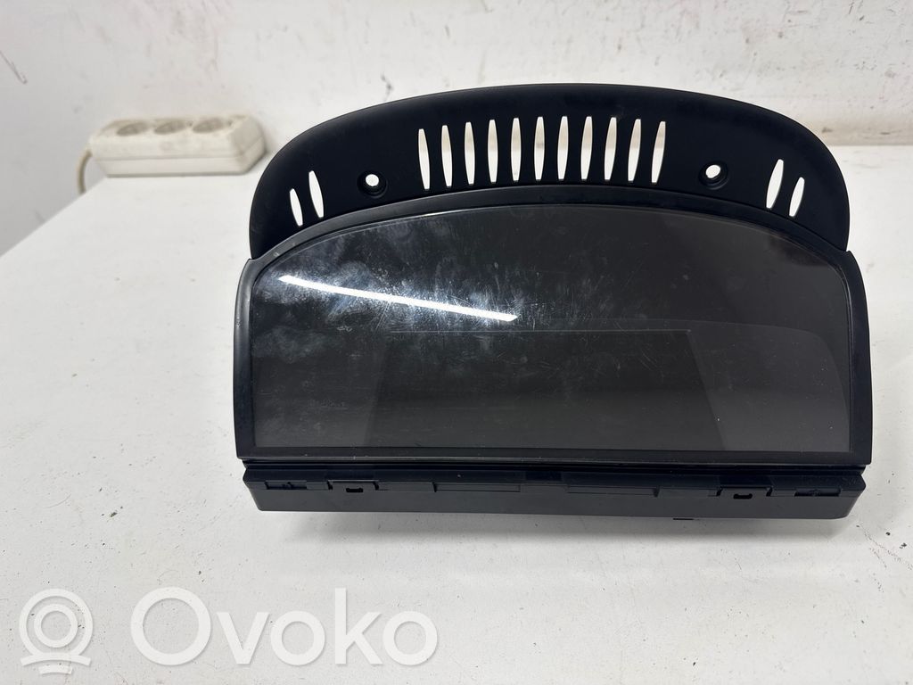 Screen/display/small screen   9151976,9151977