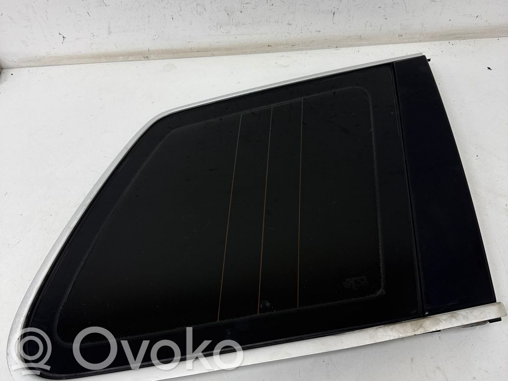 Volkswagen Touareg I Finestrino laterale posteriore 
