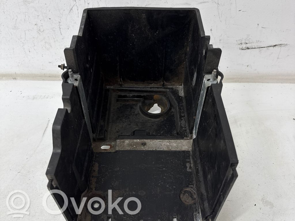 Ford Focus Akkulaatikon alusta 