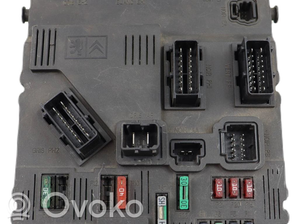 Peugeot 206 Fuse module 