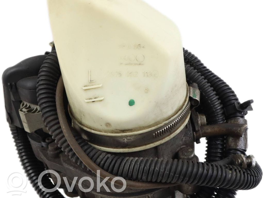 Opel Zafira B Power steering pump 