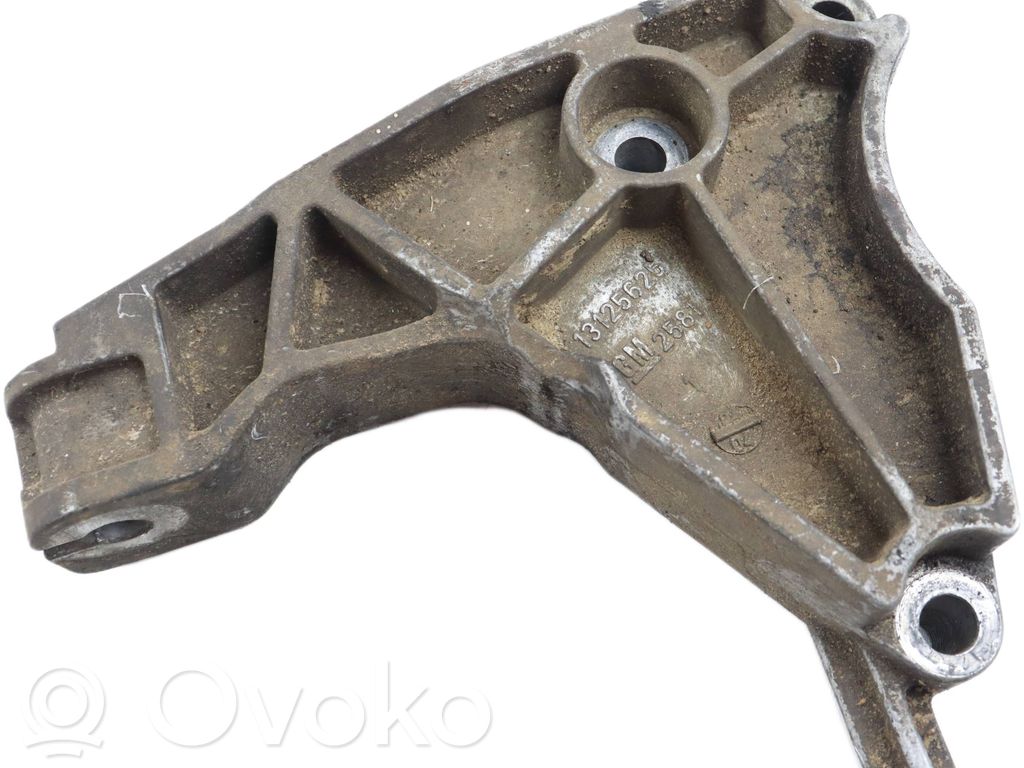 Engine mounting bracket   13125625