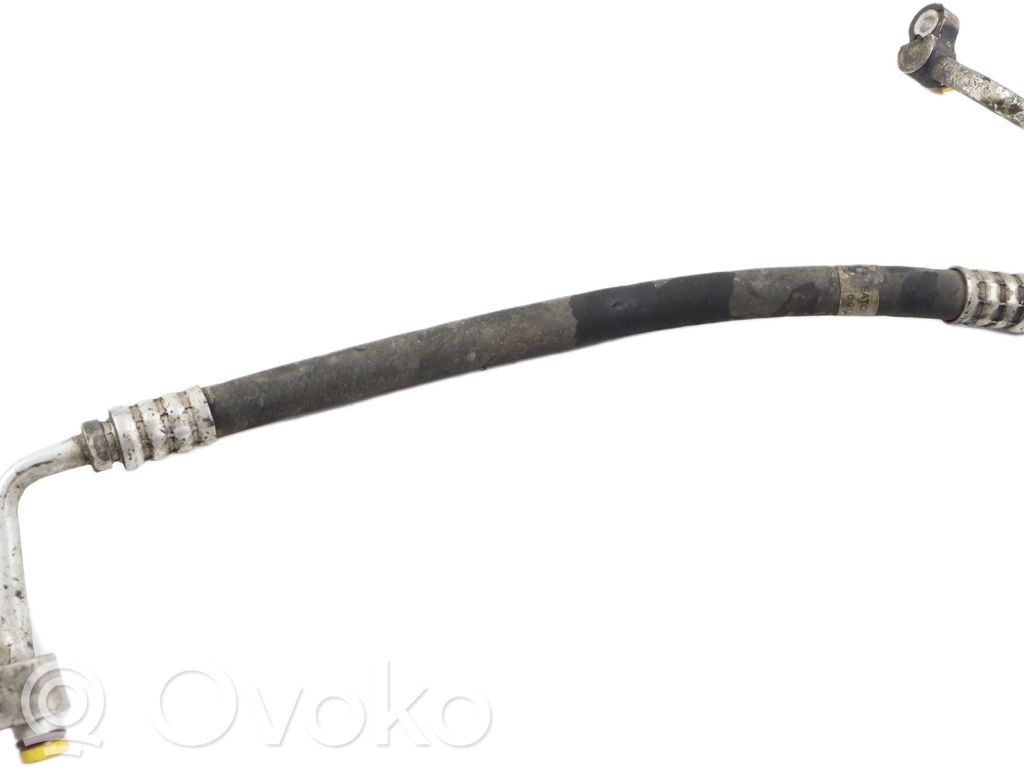 Ilmastointilaitteen putki (A/C)   6917873