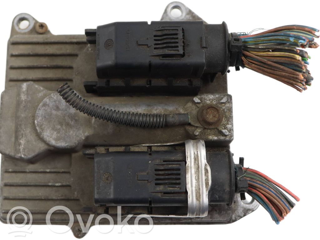 Opel Zafira B Engine control unit/module 