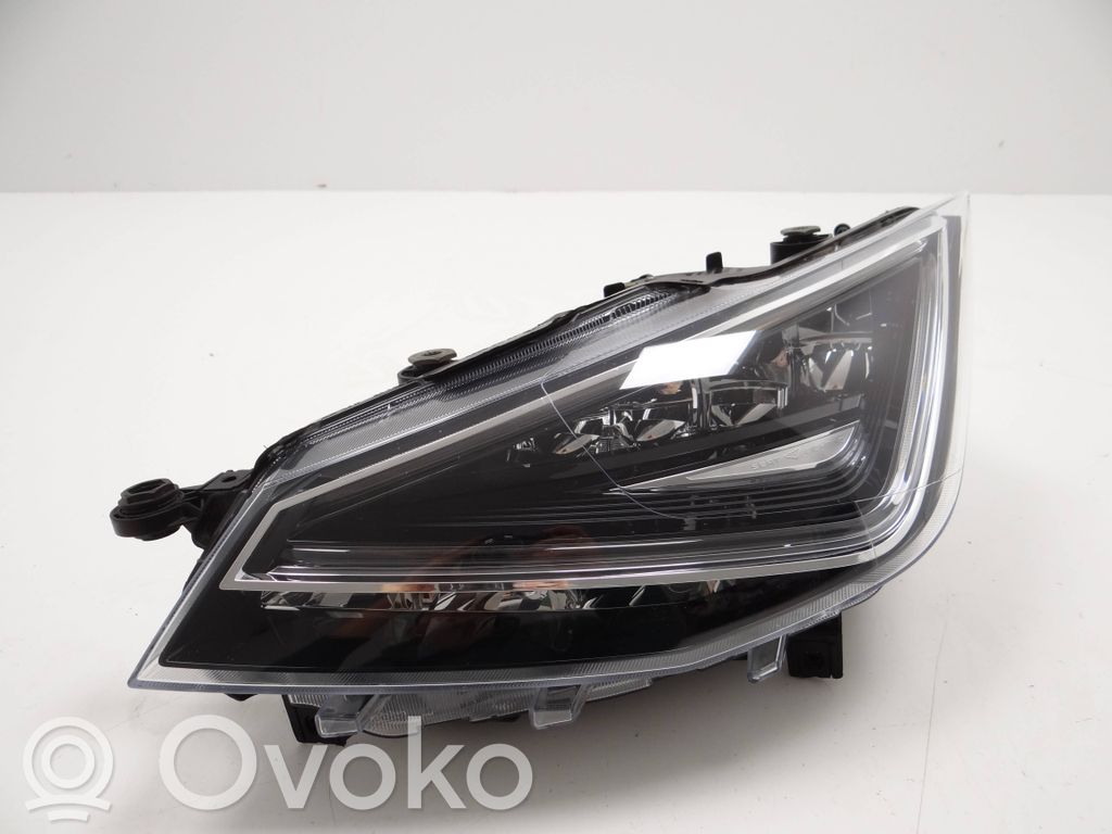 Seat Arona Lampa przednia 