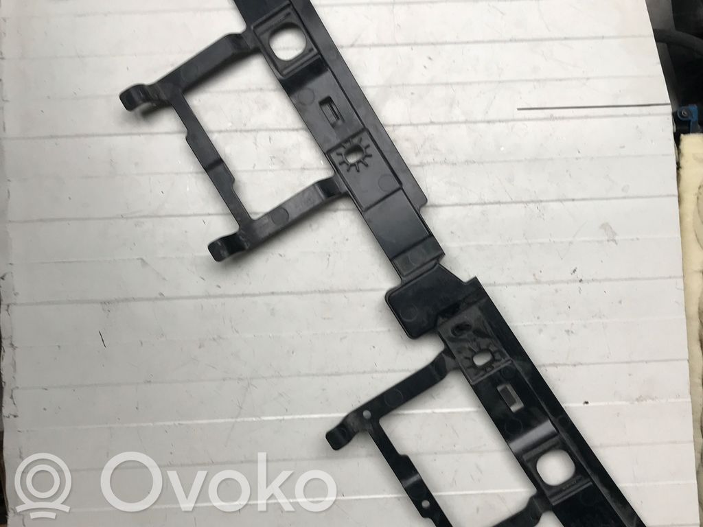 Land Rover Range Rover Velar Aizmugurējā bufera montāžas kronšteins 