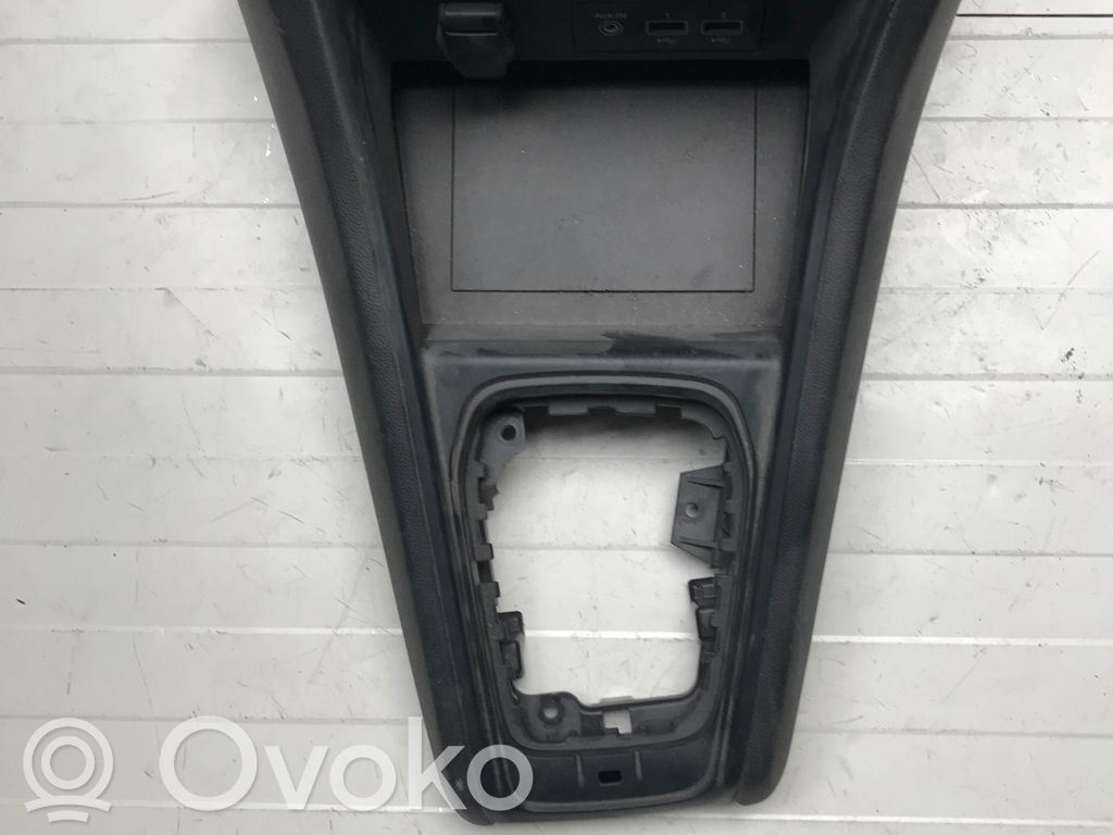 Renault Captur II Pavarų perjungimo svirties apdaila (plastikinė) 