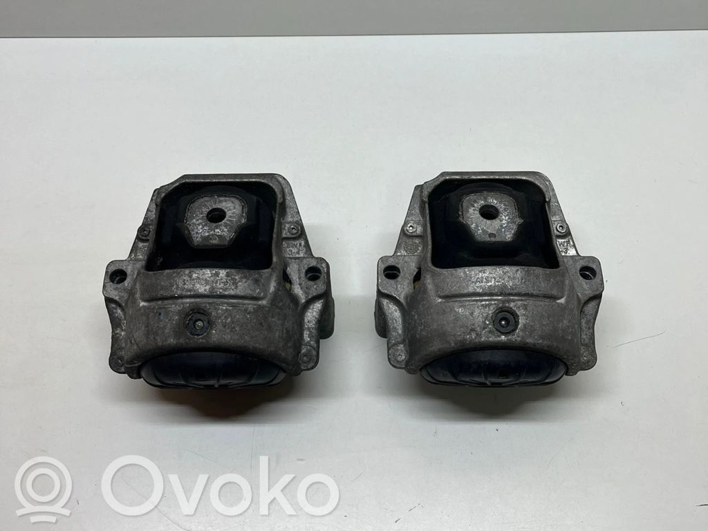 Engine mount bracket   8R0199381