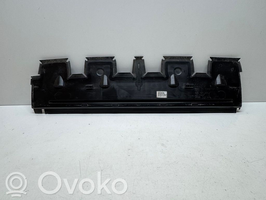 Audi Q7 4M Radiator mount bracket 