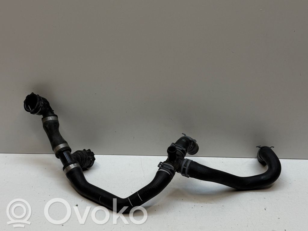 Audi A4 S4 B9 8W Engine coolant pipe/hose 