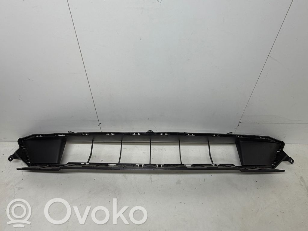 Front bumper lip   4ML807110