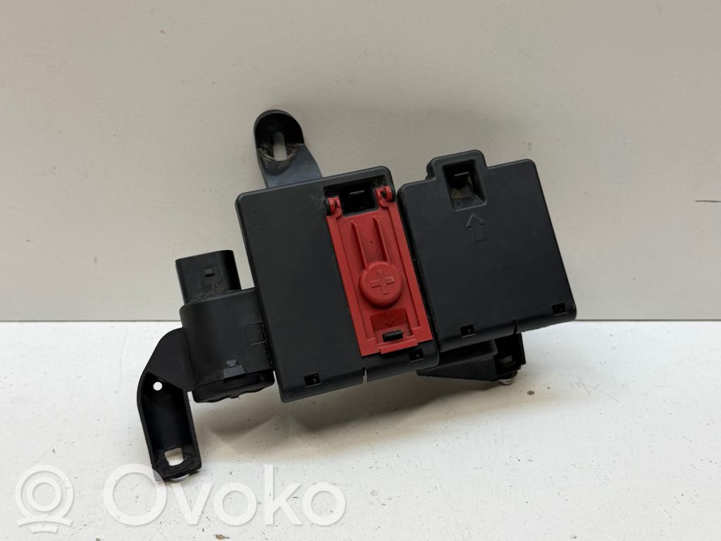 Porsche Cayenne (9Y0 9Y3) Current control relay 