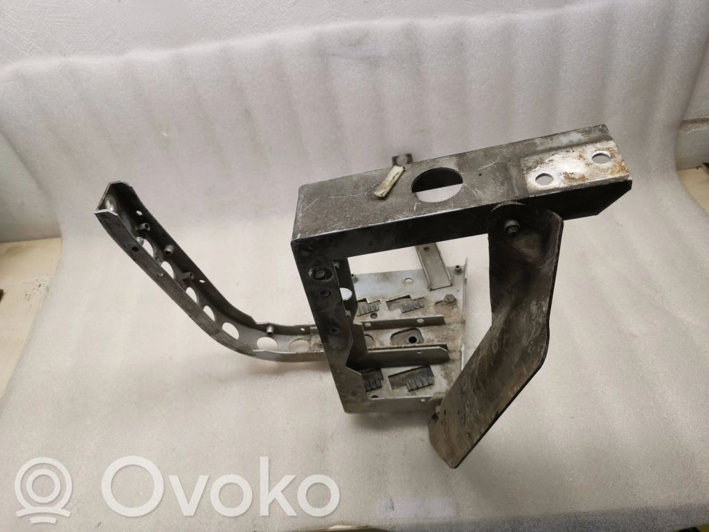 Audi A8 S8 D2 4D Fender mounting bracket 