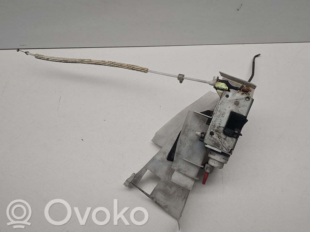 Audi A8 S8 D2 4D Priekšpusē slēdzene 