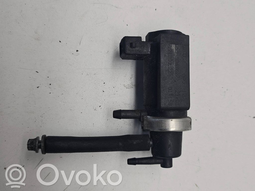 Audi A8 S8 D2 4D Zawór podciśnienia / Elektrozawór turbiny 
