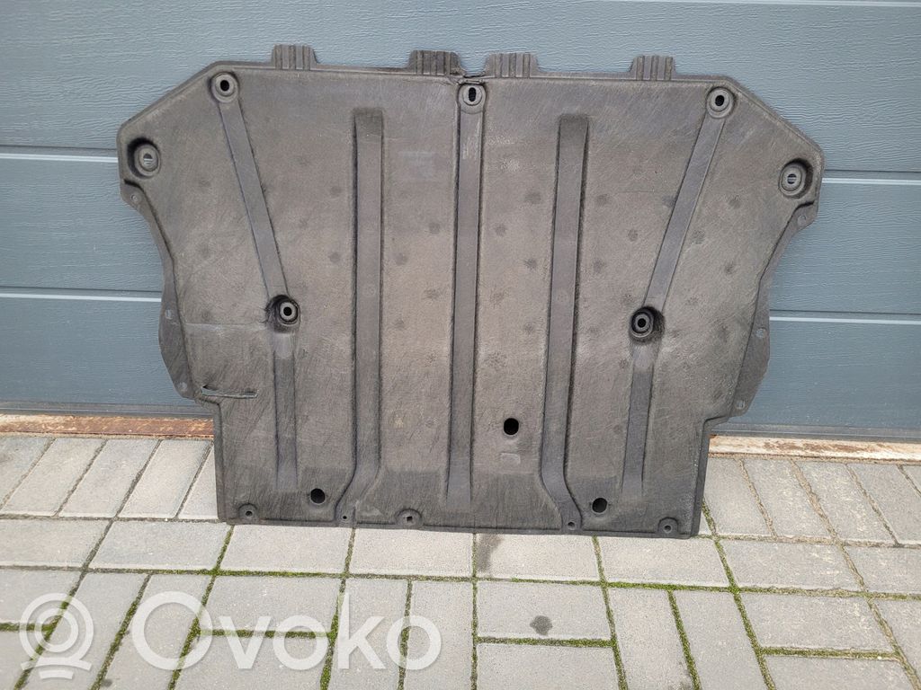 Volvo C40 Placa protectora/protector antisalpicaduras motor 