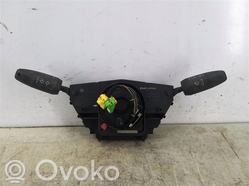 Opel Corsa D Commodo de clignotant 