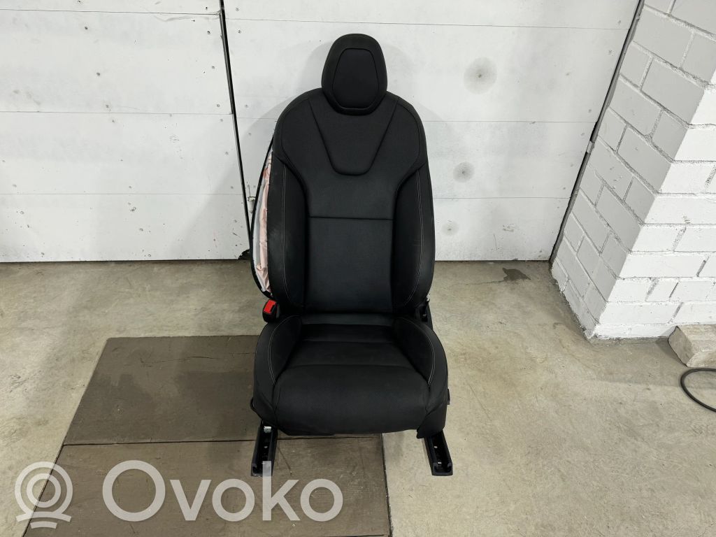 Kuljettajan istuin   110400700D,157107900C,149519400D,149664100L