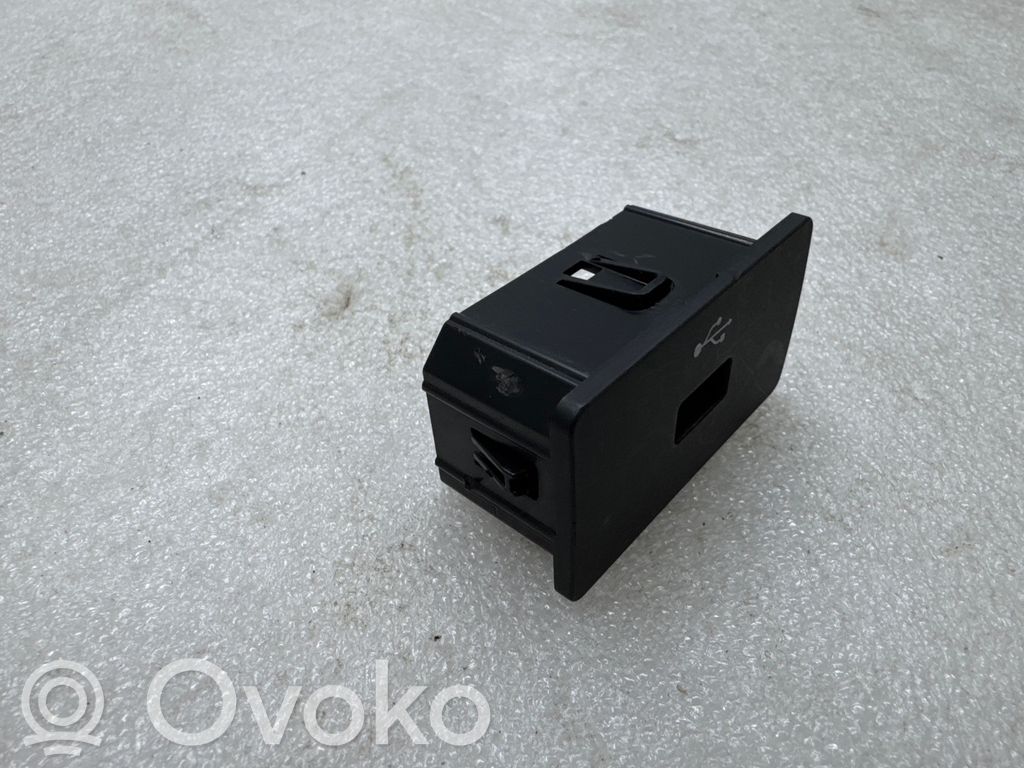 Enchufe conector USB   EM2T14G332