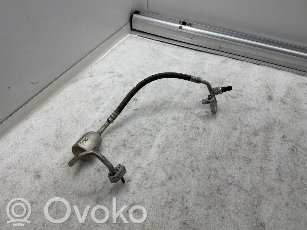 Ilmastointilaitteen putki (A/C)   103219600D,06292017,VP6TXH19972AB