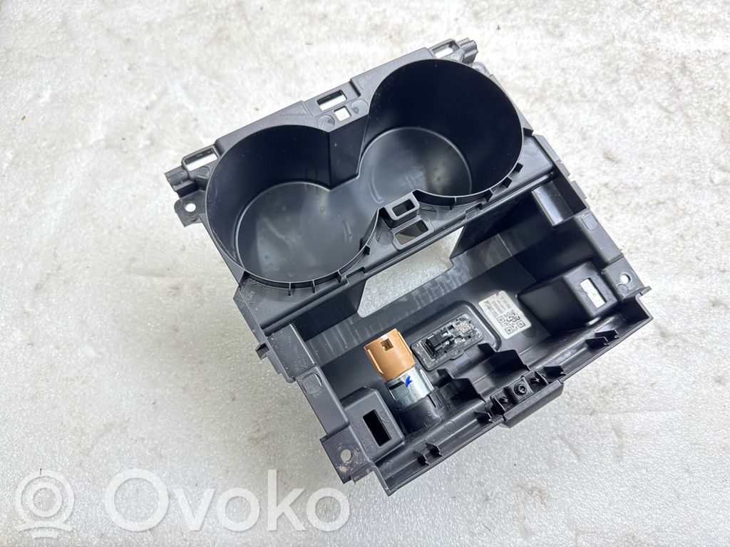 Tesla Model Y Mukiteline edessä 