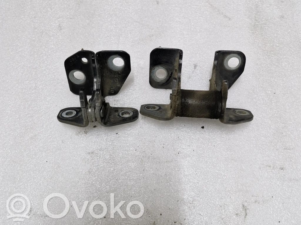 Rear door hinge set