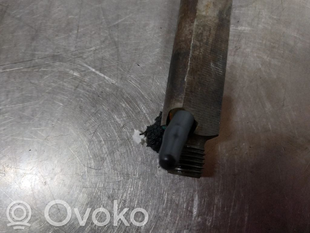 Inyector de combustible   046130201B