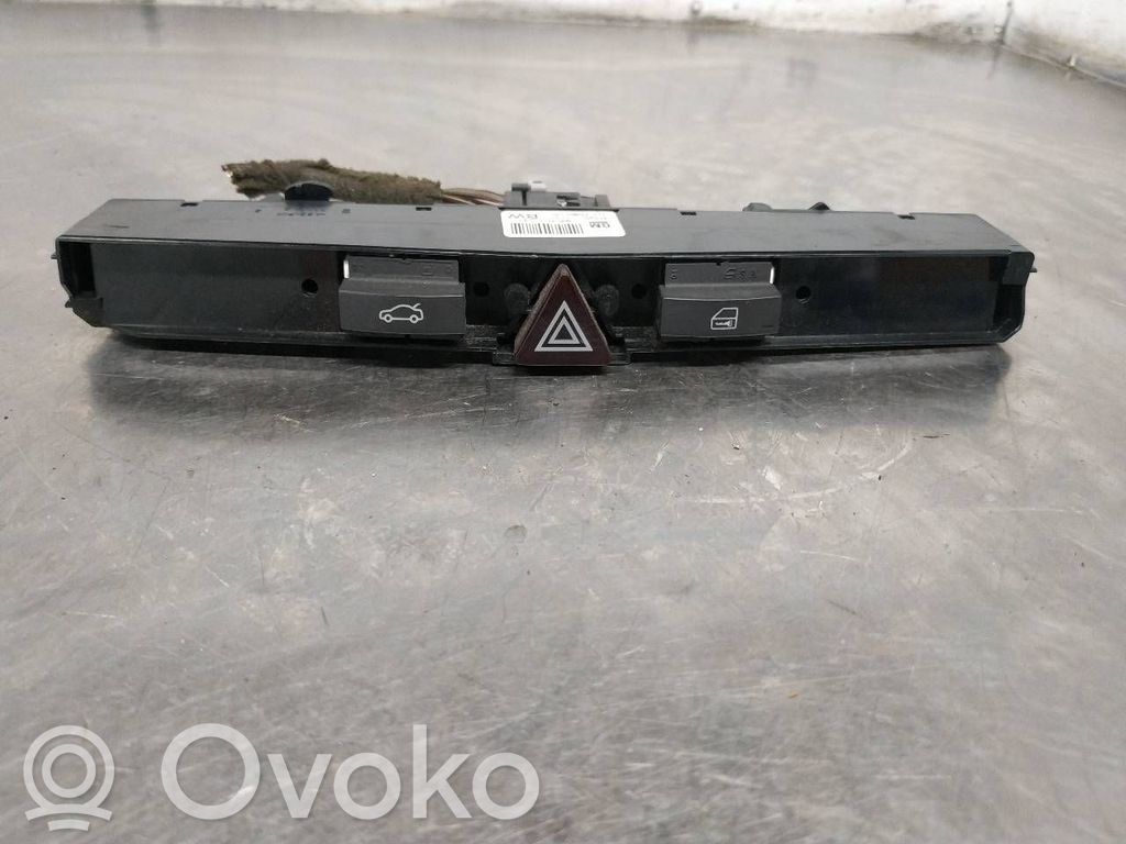Opel Astra H Hazard light switch 