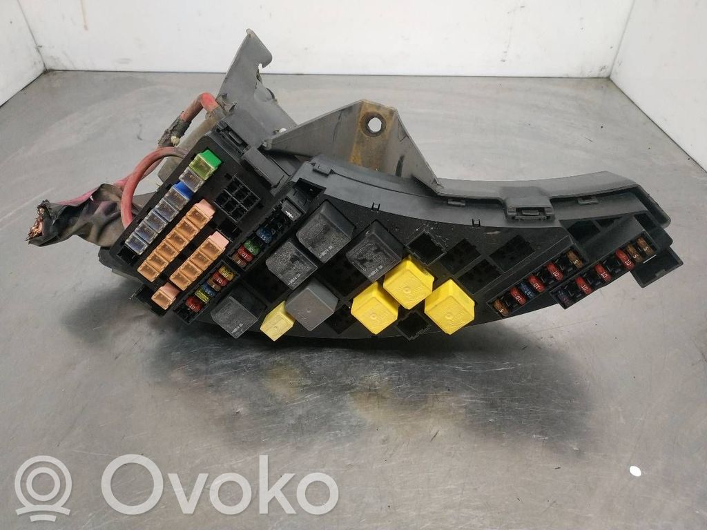 Jaguar S-Type Fuse module 