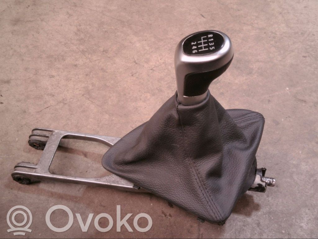BMW 1 E81 E87 Revêtement pommeau de levier de vitesses cuir 