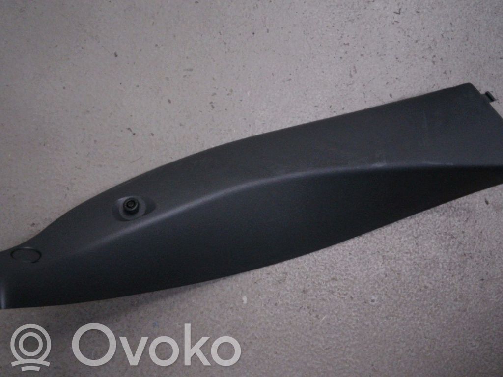 Renault Clio III Takaluukun alaosan verhoilu 