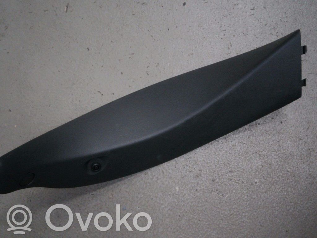 Renault Clio III Takaluukun alaosan verhoilu 