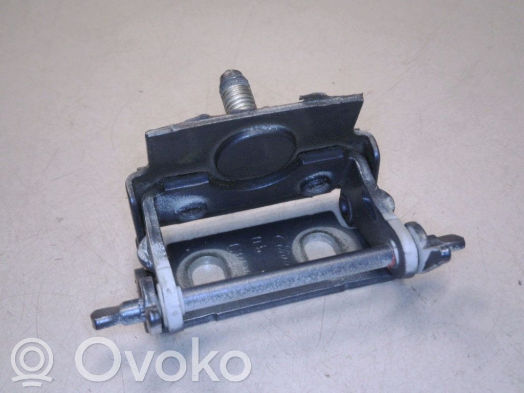 Ford Fusion Tailgate/trunk/boot hinge 