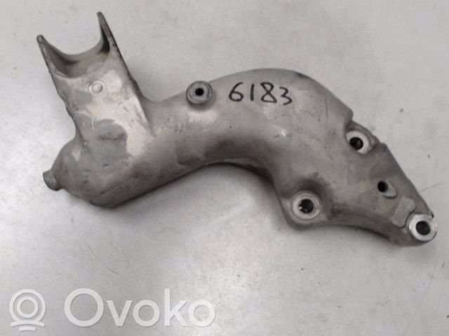 Peugeot 206 Engine mounting bracket 