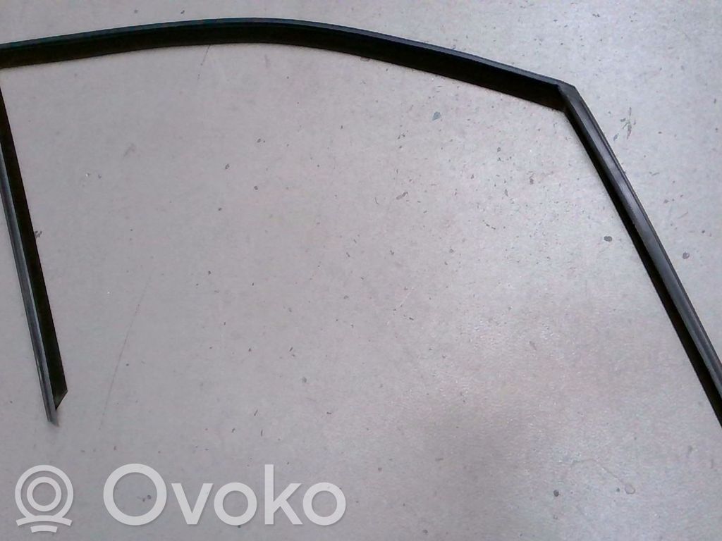 BMW X5 E70 Listwa szyby drzwi przednich 