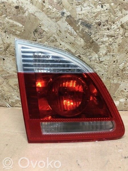 BMW 5 E60 E61 Aizmugurējais lukturis pārsegā 