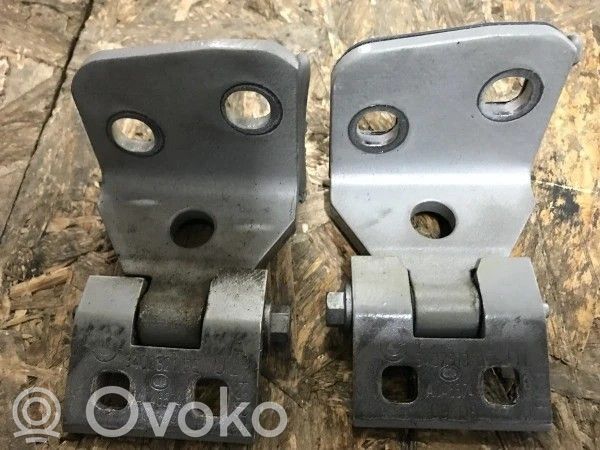 Front door upper hinge   34028213402819,17199
