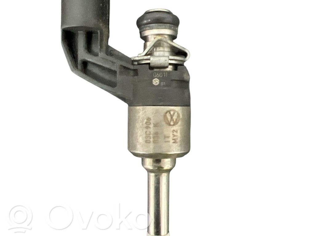 Volkswagen PASSAT CC Fuel injector 