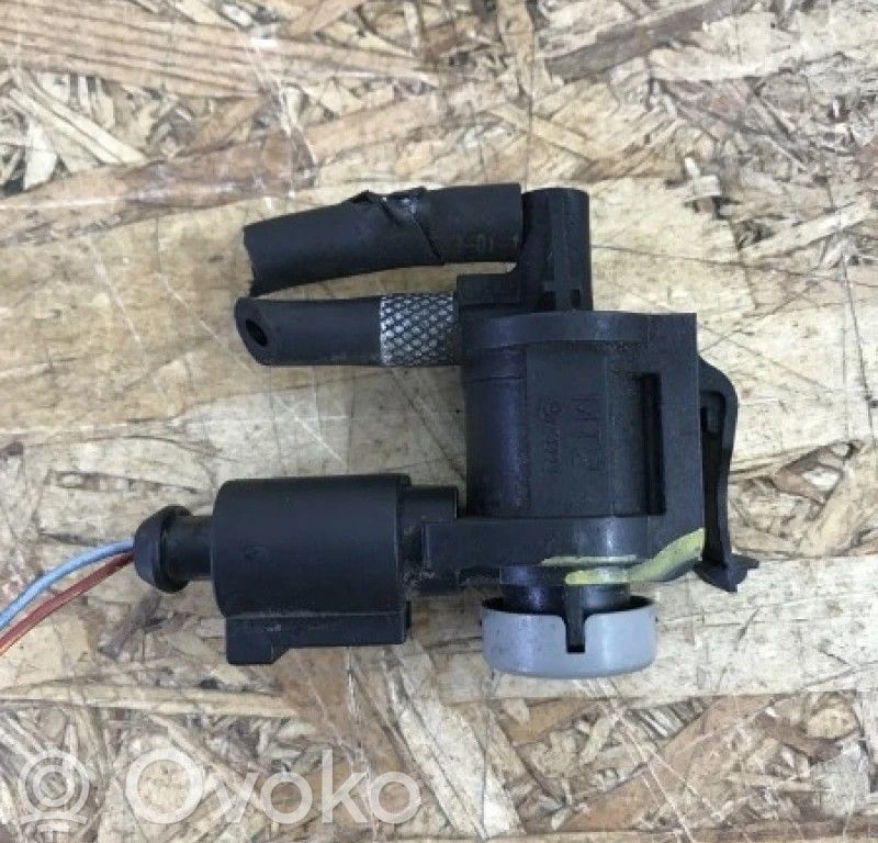 Volkswagen PASSAT B6 Vacuum valve 