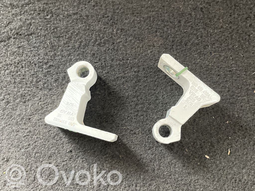 Volkswagen Tiguan Front door lower hinge 