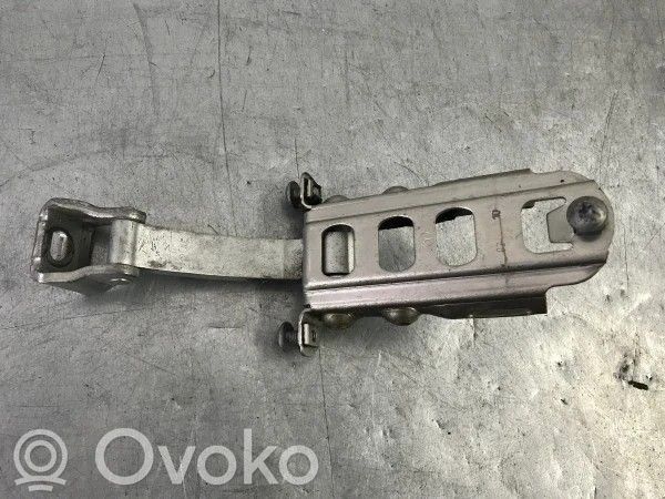 Volkswagen Crafter Etuoven pidätin 