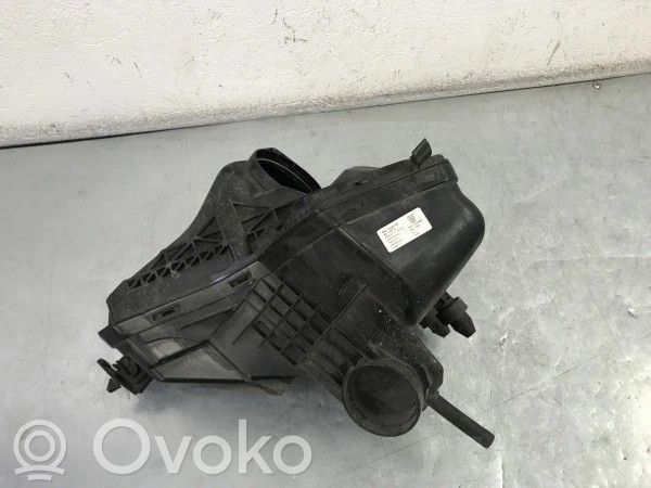Obudowa filtra powietrza   8K0133837BJ,61522