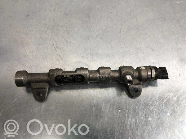 Opel Insignia A Listwa wtryskowa 