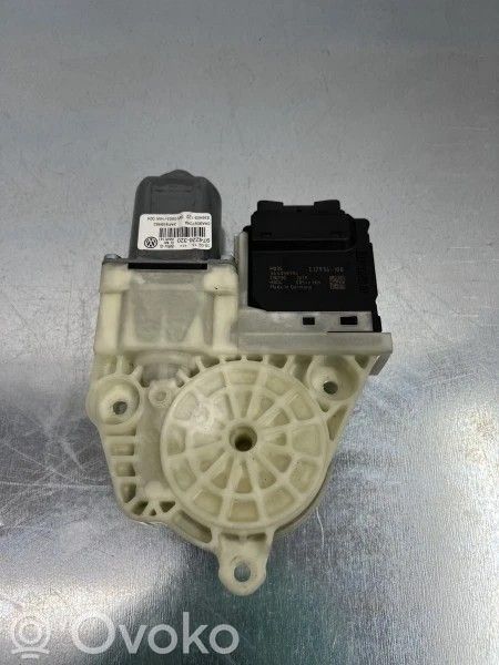 Volkswagen PASSAT B7 Door control unit/module 