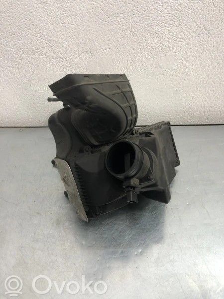 Obudowa filtra powietrza   8K0133837AA,82486