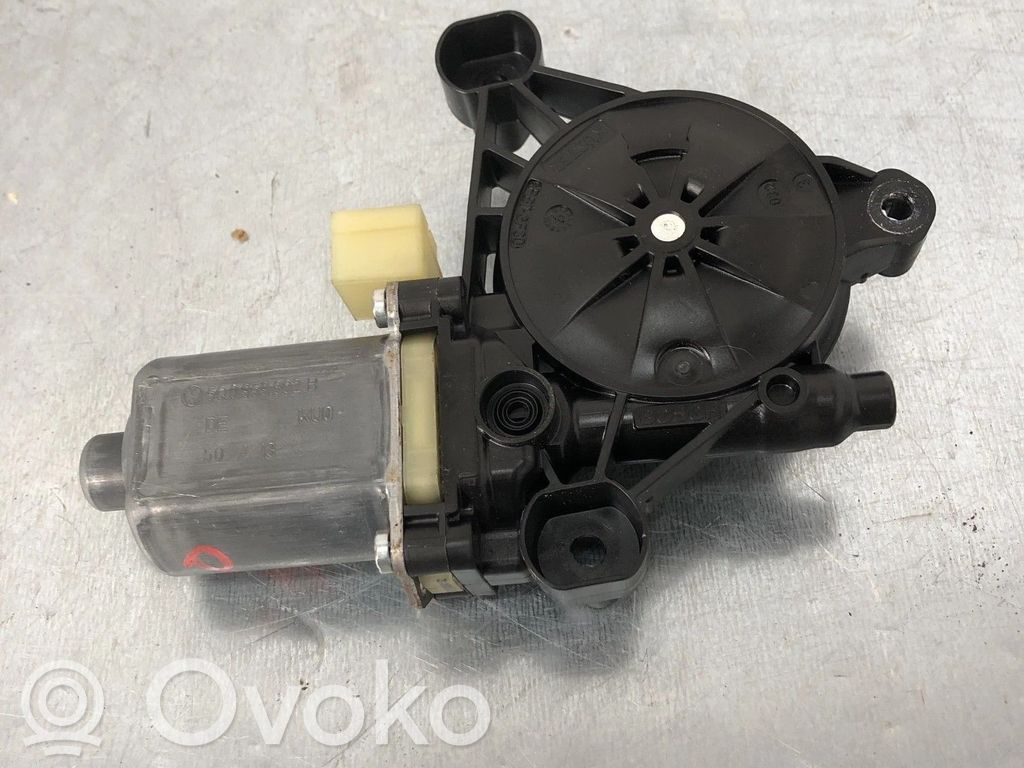 Skoda Octavia Mk3 (5E) Front door window regulator motor 