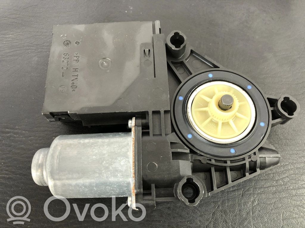 Volkswagen Golf VI Front door window regulator motor 