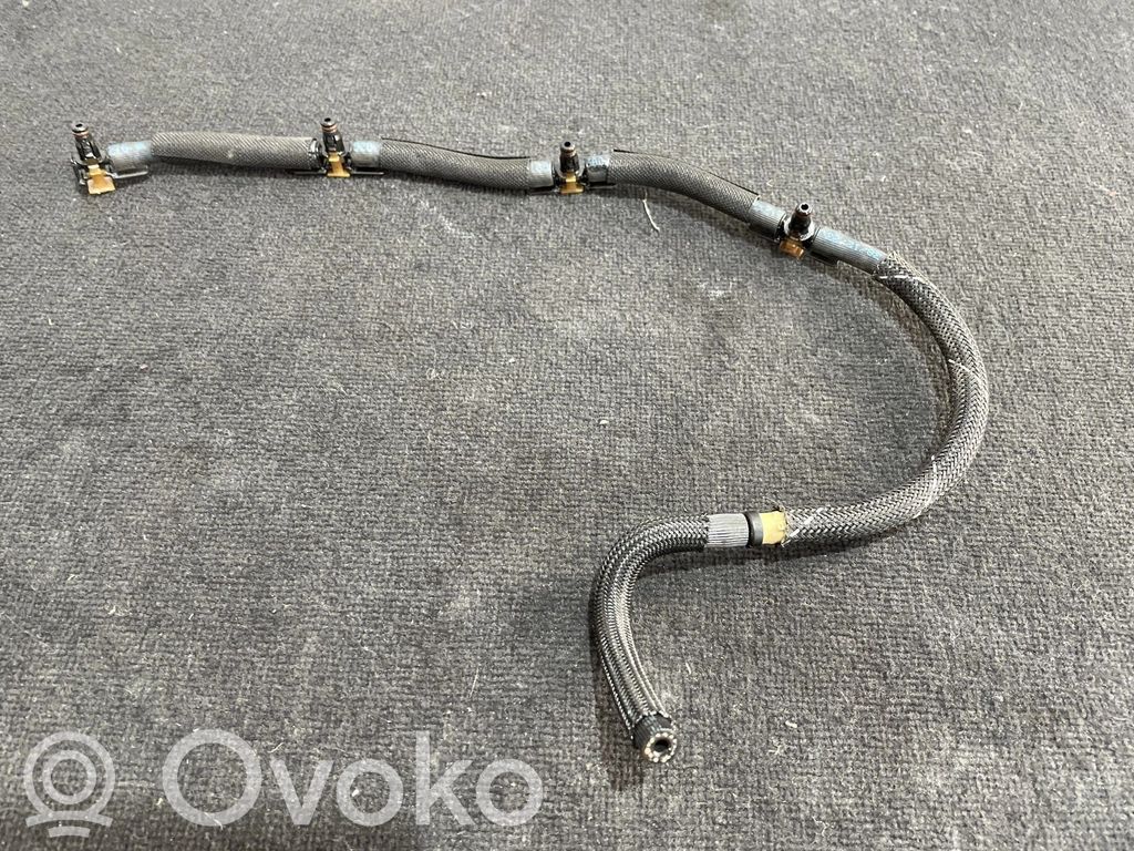 Volkswagen PASSAT B7 Przewód / Wąż przelewowy paliwa 