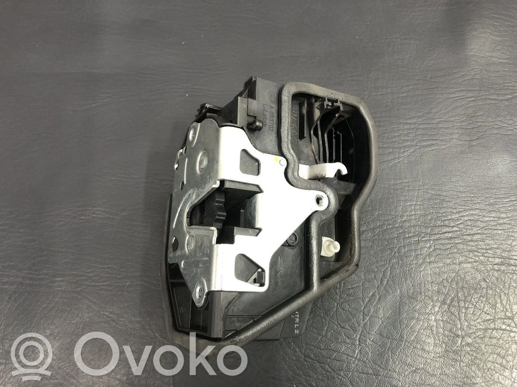 BMW 3 F30 F35 F31 Takaoven lukko 