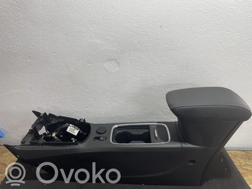 Opel Astra K Centrālā konsole 